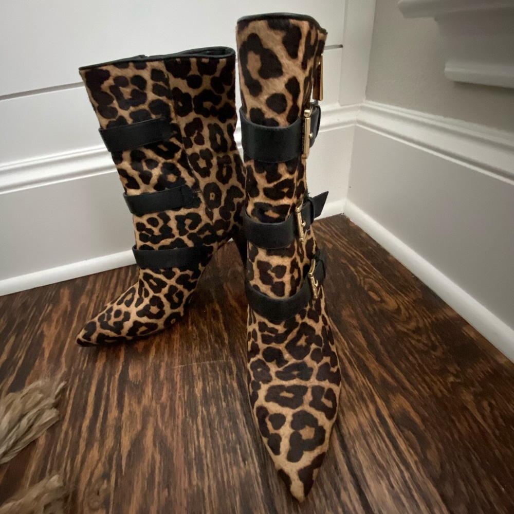 Michael Michael Kors Lori Haircalf Bootie Leopard Print size 8.5